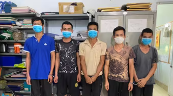 Phạt 22 triệu đồng 2 nhóm đánh bạc giữa mùa dịch Covid-19