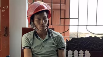 Nghi án người đàn ông tâm thần xông vào nhà hàng xóm đâm chém loạn xạ, 1 người tử vong