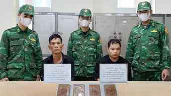 Phá đường dây mua bán ma túy lớn, thu giữ 4 bánh heroin