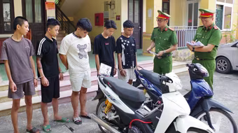 Tóm gọn 5 thanh niên đột nhập ký túc xá trộm cắp xe máy