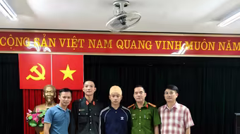 Cú lật người cứu mạng của nam Đại úy Cảnh sát cơ động