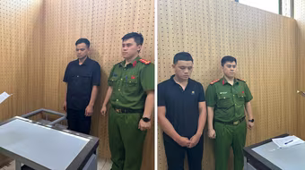 Đêm khuya đột nhập cửa hàng lấy trộm hơn 50 chiếc điện thoại