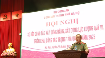 Giữ vững bản lĩnh, phát huy phẩm chất người chiến sĩ Công an Thủ đô kỷ cương, tận tụy vì nhân dân phục vụ