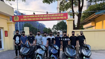 Cái giá phải trả cho hành vi ngông cuồng, "bốc đầu" xe máy giữa đêm khuya