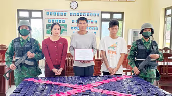 Thiếu niên 16 tuổi cùng 2 người khác vận chuyển thuê 100.000 viên ma túy tổng hợp