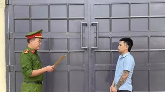 Chiếm đoạt số lượng lớn vàng, bạc của người bạn tù