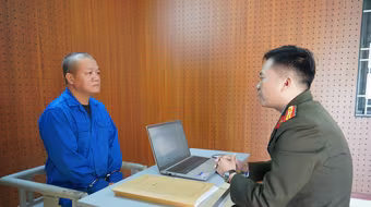 Nộp 2,5 triệu đồng 'bao thi đỗ' giấy phép lái xe, không ngờ nhận giấy tờ giả