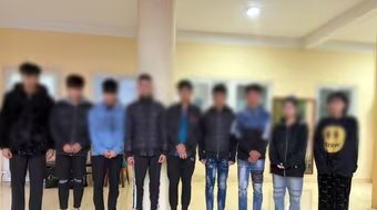 Khởi tố 5 đối tượng mang hung khí hành hung người đi đường 