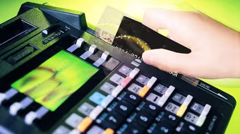 Nhiều ưu đãi cho khách hàng sử dụng thẻ ACB