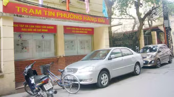 Trông xe trái phép ngay trước trụ sở UBND phường