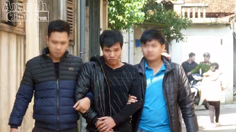 Lái buôn “hàng đá” chuyên tiếp khách trong hẻm