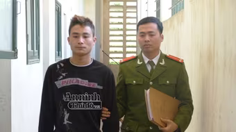 Sự thật phía sau tấm rèm khép hờ của quán cafe Chiều Tím