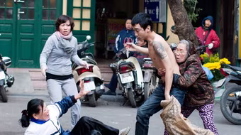 Người phụ nữ bị đâm không phải là mẹ gã trai cuồng nộ nghi do ma tuý