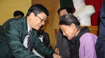 Lãnh đạo CATP chúc tết bà con giáo xứ Đồng Chiêm