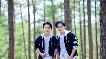 Đan Trường bị “soi” mặc áo đôi với đàn em cùng giới, quản lý nói gì?