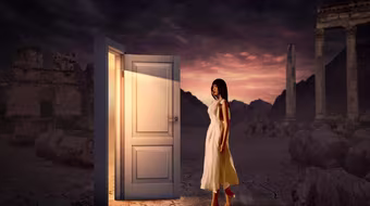 Á hậu Phương Anh tung bộ ảnh nói về tinh thần chiến đấu với dịch bệnh