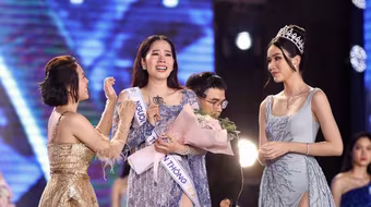 "Hậu" Miss World Vietnam 2022, Nam Em có hành động bất ngờ, lý giải việc khóc như mưa trên sân khấu