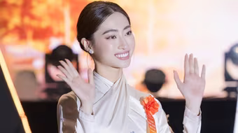 Hoa hậu Lương Thùy Linh quyên góp 200 triệu đồng trong ngày đầu làm giảng viên