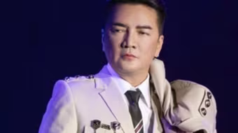 Đàm Vĩnh Hưng phân trần về "trang phục lạ" trên Facebook cá nhân không có tích xanh