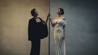 Bộ ảnh đậm chất điện ảnh của Hoa hậu Thuỳ Tiên và nghệ sĩ Hồng Đào