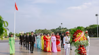 Thí sinh "Hoa hậu Doanh nhân Quốc gia Việt Nam 2025" dâng hương tưởng niệm Bác Hồ tại Gia Lai