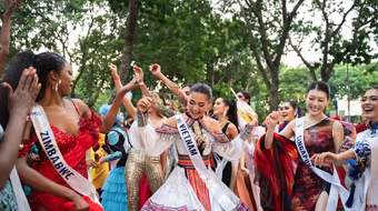 Tìm trang phục diễu hành lễ hội cho Top 45 "Hoa hậu Hoàn vũ Việt Nam 2025" 