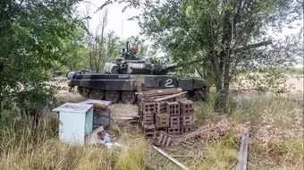 [Info] Sự thật xe tăng T-90 mới của Nga bị ‘bỏ rơi’ tại bãi rác