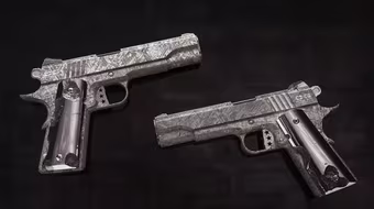 Khẩu súng làm từ thiên thạch 4 tỷ năm trị giá 4,5 triệu USD