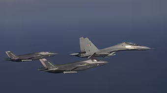 Tiêm kích Su-30MKI Ấn Độ tập đánh cận chiến với F-35B Anh