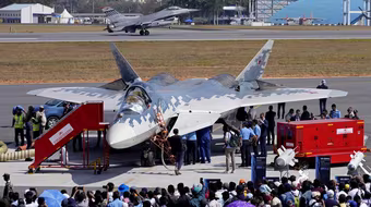 Su-57E tàng hình của Nga 'gây bão' tại Dubai Airshow 2025