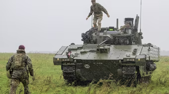 Hàng chục binh sĩ Anh đổ bệnh khi ngồi thiết giáp 10 triệu USD