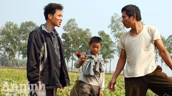 Nổi khùng vì bắt hụt...chuột