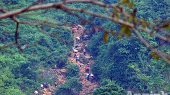 “Thâm nhập” những cung đường mòn hàng lậu, hàng "nóng"