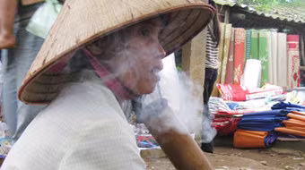 Kỳ thú nơi phụ nữ “phê” thuốc lào hơn mê cánh mày râu 