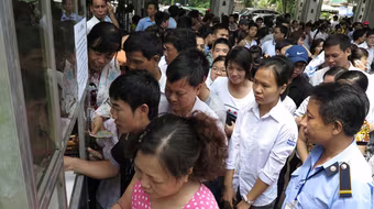 Sĩ tử lại nhốn nháo dồn về Văn Miếu