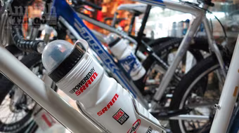 Chán xe máy, dân văn phòng đi làm bằng xe đạp