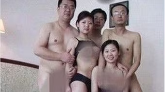 Trung Quốc: Lộ ảnh thác loạn tập thể của "quan huyện"