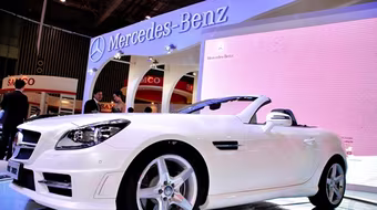 Phong cách thể thao mê hoặc của Mercedes SLK350 AMG