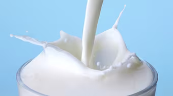 Hiệp hội sữa VN tiếp tục bác tin đồn: Trong sữa có đỉa