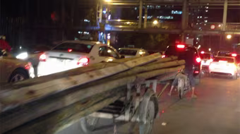 Xe ba gác gây ách tắc giao thông giờ tan tầm