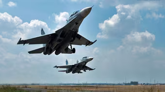 Quân đội Việt Nam có thể tiến thẳng lên chính quy, hiện đại