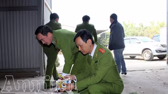 Bắt giữ gần 70 tấn bánh kẹo, ô mai Trung Quốc