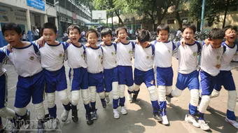 Lạ lùng cuộc thi "30 người 31 chân"