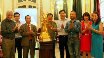 Ra mắt 60 pho tượng vàng Thánh Gióng "Hào khí Thăng Long"