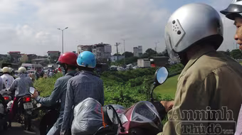 Các tuyến đường cửa ngõ đông nghẹt dòng người về quê nghỉ lễ