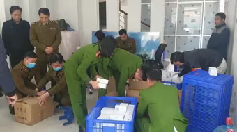 Hà Nội: Đột kích tổng kho đồng hồ lậu tại quận Hà Đông