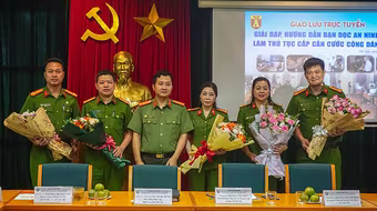 Giao lưu trực tuyến giải đáp, hướng dẫn bạn đọc An ninh Thủ đô làm thủ tục cấp Căn cước công dân gắn chip điện tử