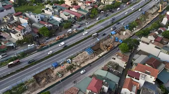 Đường 3.200 tỷ đồng “giải cứu” nút giao Pháp Vân: Công trường vắng lặng, máy móc nằm im