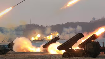 Thấy gì khi Triều Tiên bắn pháo thị uy trước chuyến thị sát biên giới của Bộ trưởng Chiến tranh Mỹ?