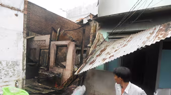 Cháy lớn thiêu trụi nhiều căn nhà trong hẻm